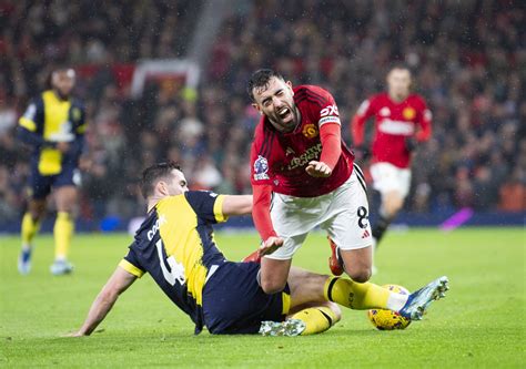 A Manchester United logója és történelmi archív fotója