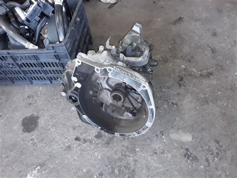 Ford Focus váltószoknya beszerelés