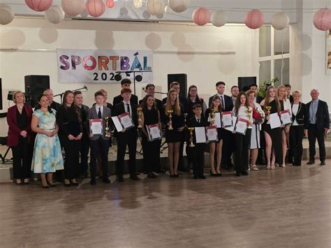Újszászi sportolók csoportképe