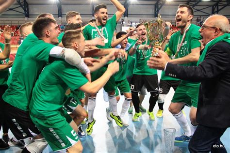 Az ETO Futsal Club csapatfotója a díjátadóról