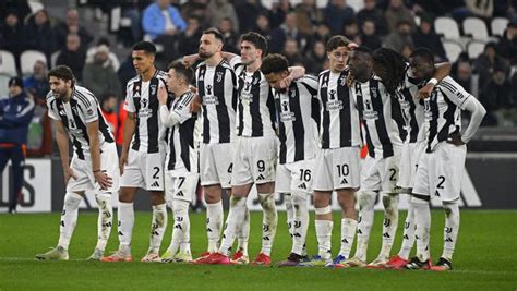 Juventus és Valencia játékosok a pályán