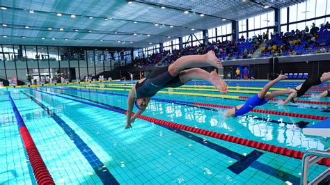 Úszóverseny a Tiszavirág Sportuszodában