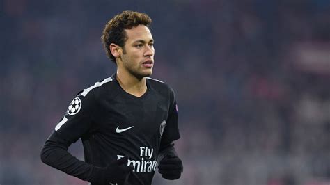 Neymar bemutatása a PSG színeiben