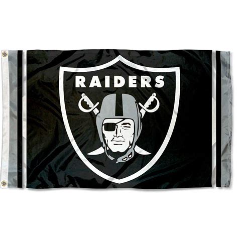 Oakland Raiders témájú fali dekoráció elrendezése