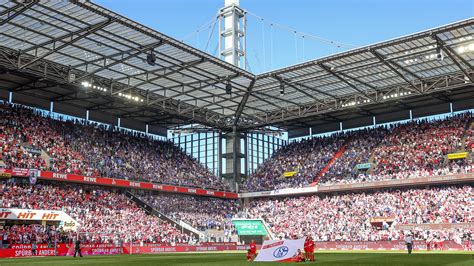 Az 1. FC Köln logója és a Rajna-parti stadion