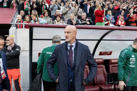 A győztes újpesti csapat ünneplése a Köln elleni meccs után