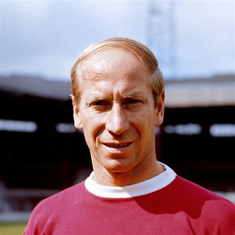 Sir Bobby Charlton játék közben