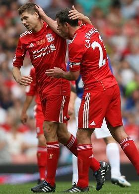 Steven Gerrard és Jamie Carragher ünneplése az Anfielden