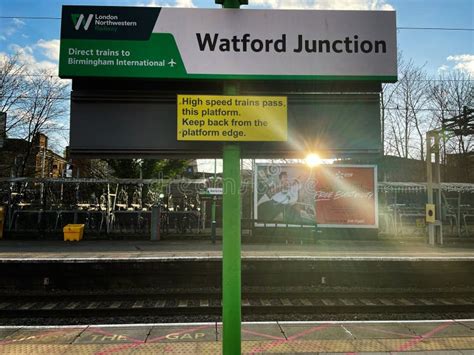 Watford Junction vasútállomás és autókölcsönző pontok