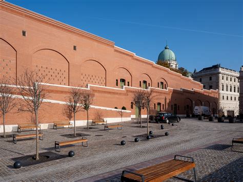 A Váci Sportcentrum épülete és környezete