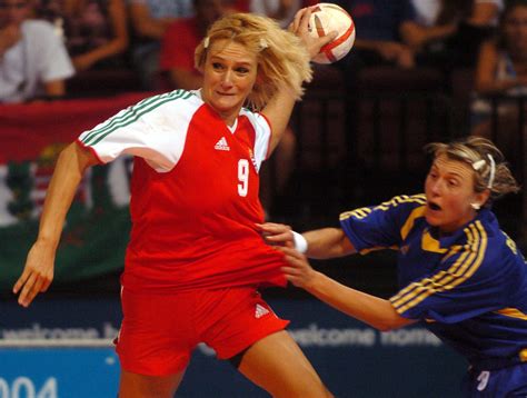 Bojana Radulovics, a 2004-es olimpia gólkirálynője akcióban