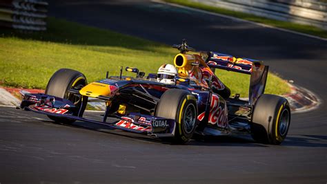 Sebastian Vettel a Red Bull és a Ferrari pilótájaként