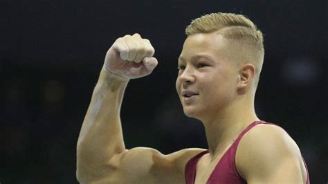 Balázs Krisztián, mint tornászedző a csarnokban