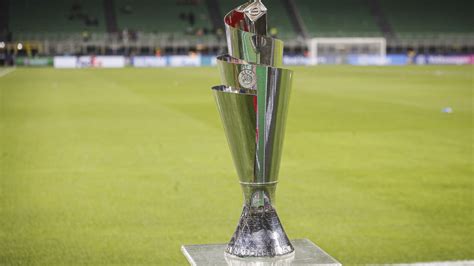 UEFA Nemzetek Ligája trófea