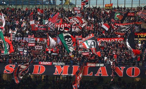 AC Milan szurkolók a Stefansplatzon