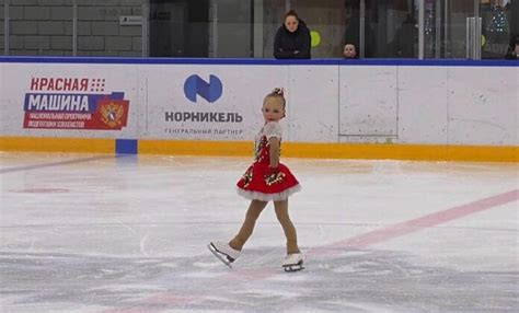 kisgyerek korcsolyázik