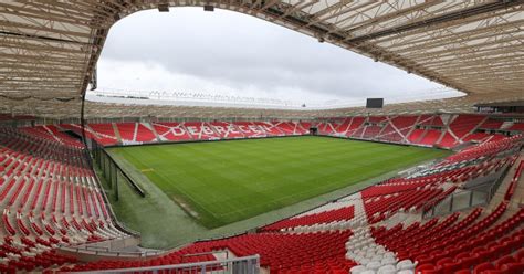 Labdarúgó mérkőzés Debrecenben, a Nagyerdei Stadionban