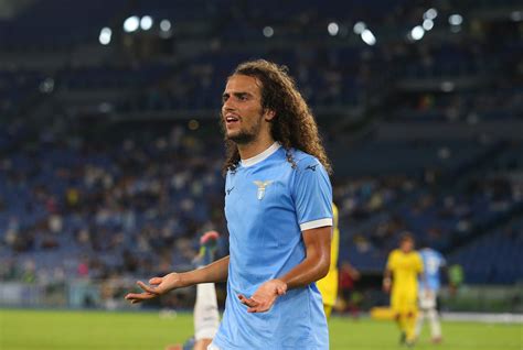Matteo Guendouzi akcióban az Arsenal-Tottenham mérkőzésen