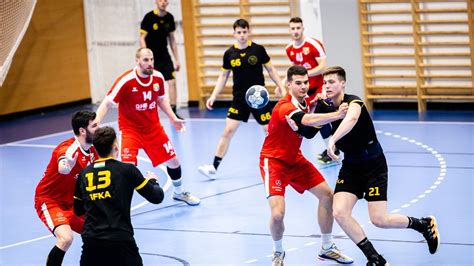 Kézilabdázó a pályán