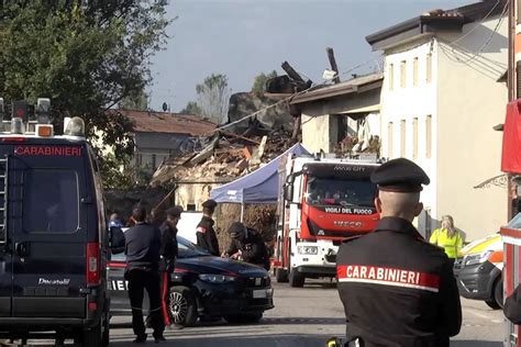 Teremlabdarúgás akció közben egy kispályás tornán