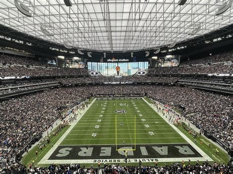NFL stadion esti mérkőzés közben