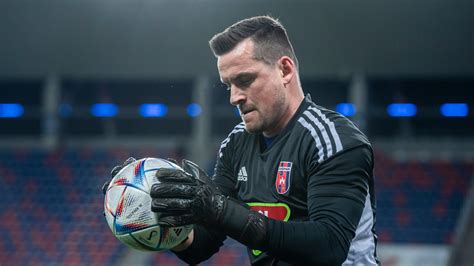 Kovács Dániel korábbi klubjainak címerei