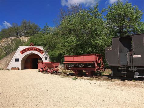 Tapolcai bauxitbányászat látképe