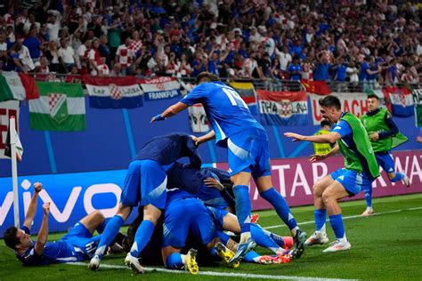 Mattia Perin az olasz válogatott kapusaként