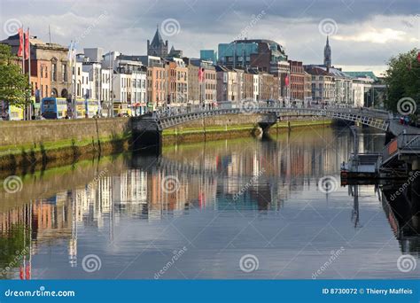 Dublin látképe a Liffey folyóval