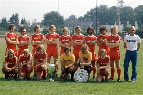 Günter Netzer (jobbra) és Udo Lattek, a Bayern kirúgott edzője