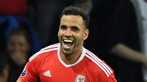 Hal Robson-Kanu akcióban, esetleg fizioterápiás eszközökkel