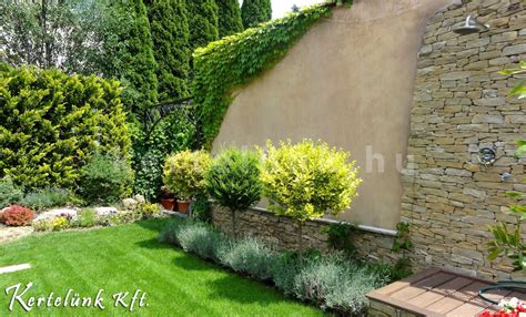 Mediterrán kert növényekkel