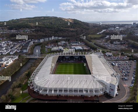 Swansea.com Stadion éjszakai fényekben