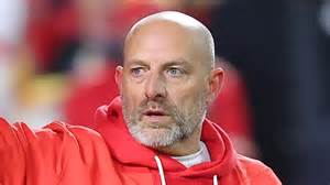 Matt Nagy stratégiai megbeszélést tart edzőivel