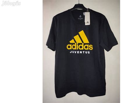 Adidas logó és sportruházat