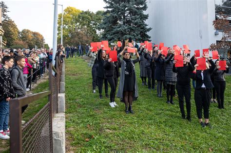 A Fillér utcai általános iskola épülete és sportpályái