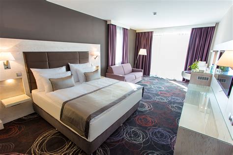 Modern és kényelmes hotel szoba kilátással