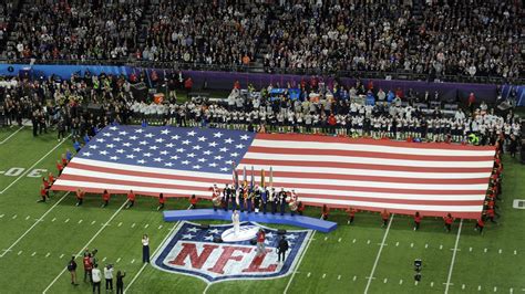Az NFL logója és a profi amerikaifutball látványvilága