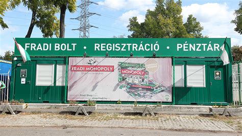 Az FTC Baráti Kör logója és a Népligeti Sporttelep épülete