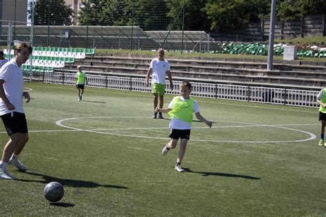 Az FC Ajka utánpótlás edzése az új füves pályán