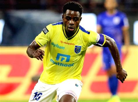 Bartholomew Ogbeche gólszerzés közben