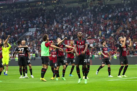 Az AC Milan játékosai ünneplik a győzelmet