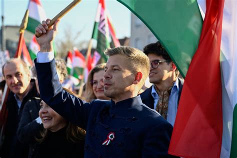 Áder János gratulál a magyar labdarúgó-válogatottnak egy győzelem után