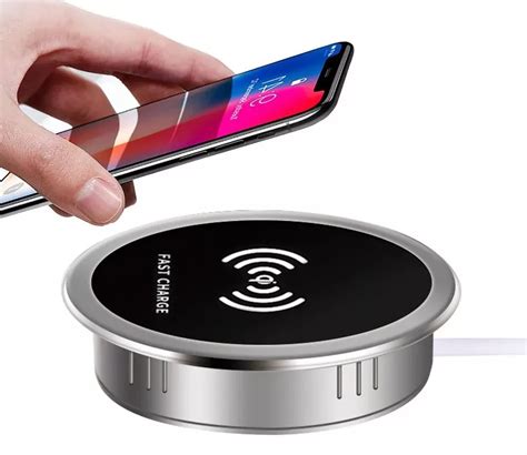 Vezeték nélküli töltőpad különböző telefonokkal