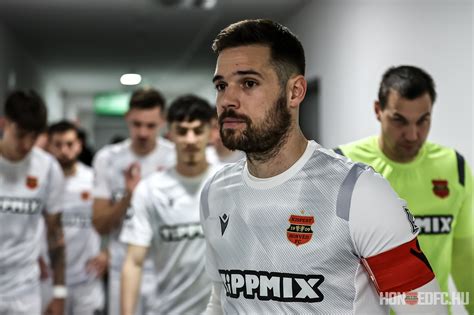 Fiatal kézilabdások edzésen Kismaroson