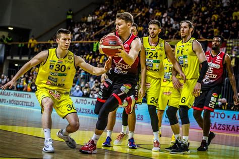 A Falco KC Szombathely és az Egis Körmend csapata