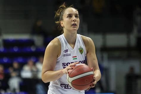Varga Alíz a Sopron Basket színeiben, Euroliga mérkőzésen