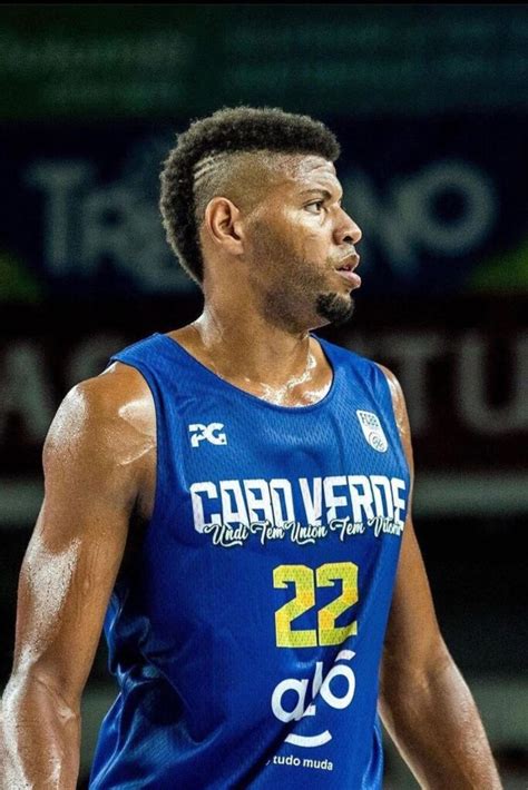 Edy Tavares zsákol a mérkőzésen