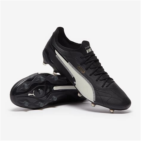 Puma King focicipő a pályán