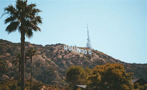 Los Angeles látképe a Hollywood felirattal